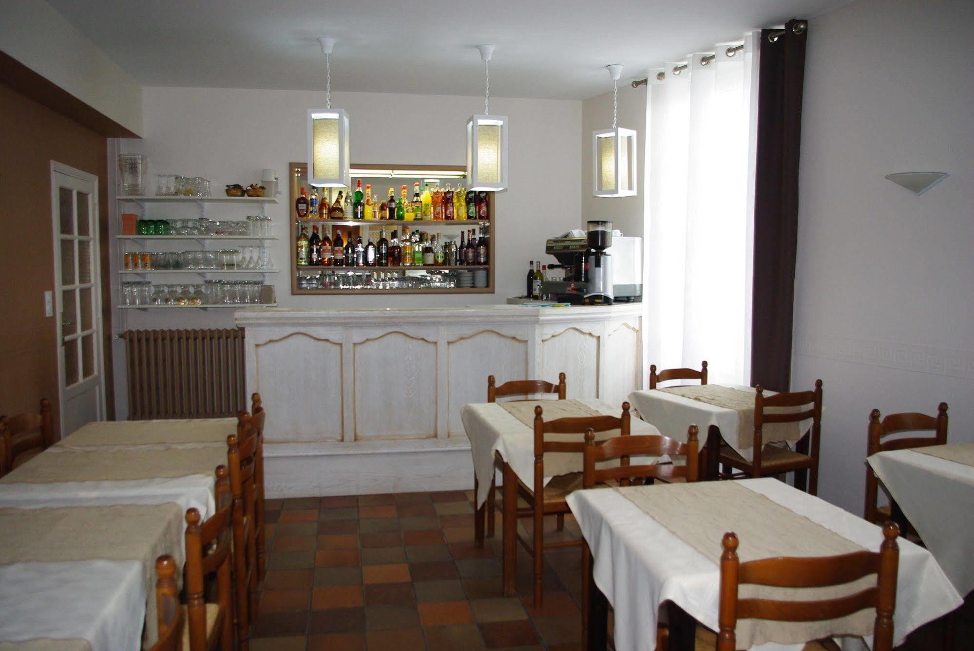 Cit'Hotel Le Commerce Saujon Εξωτερικό φωτογραφία